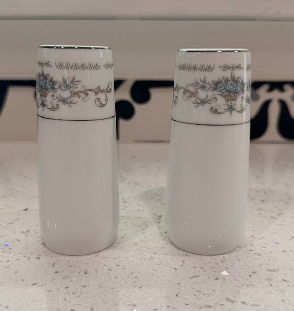 Diane japan Other - Vintage Diane Fine China Japan Salt Pepper Shakers 4" Blue Floral